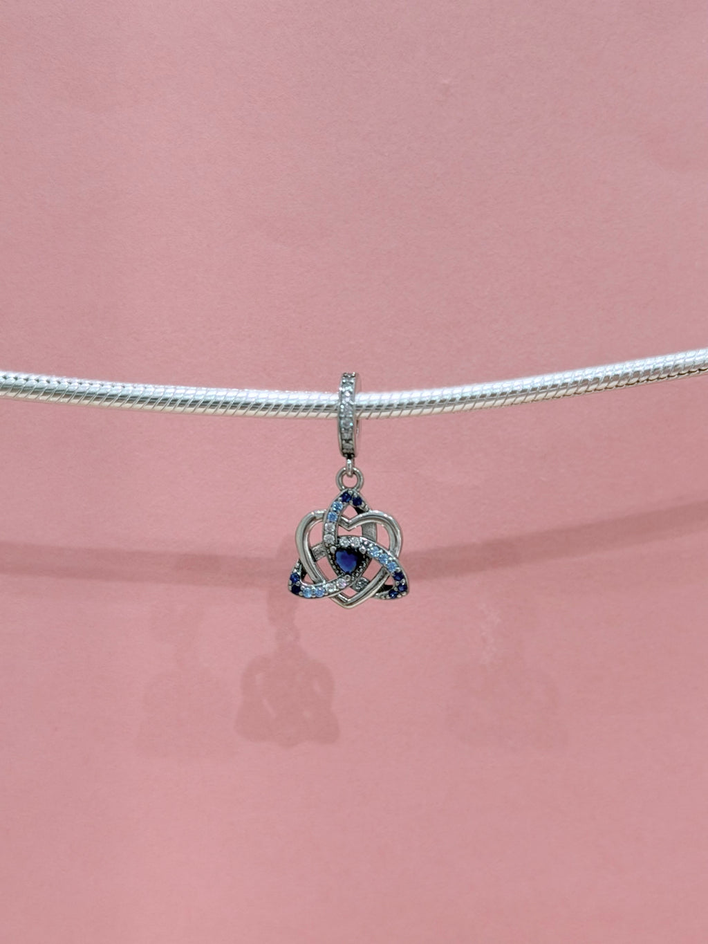 CORAZON PLATEADO CON AZUL