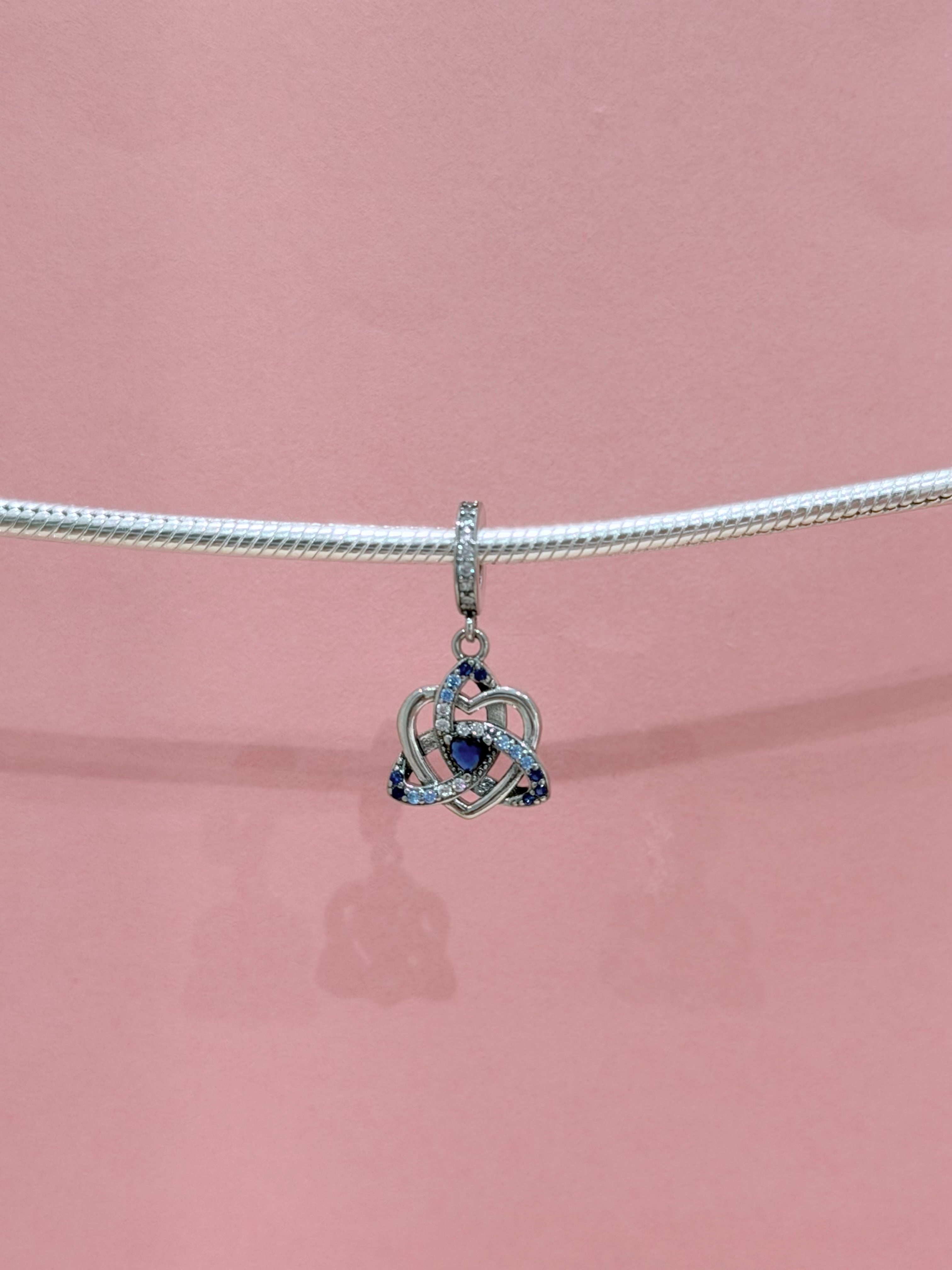 CORAZON PLATEADO CON AZUL