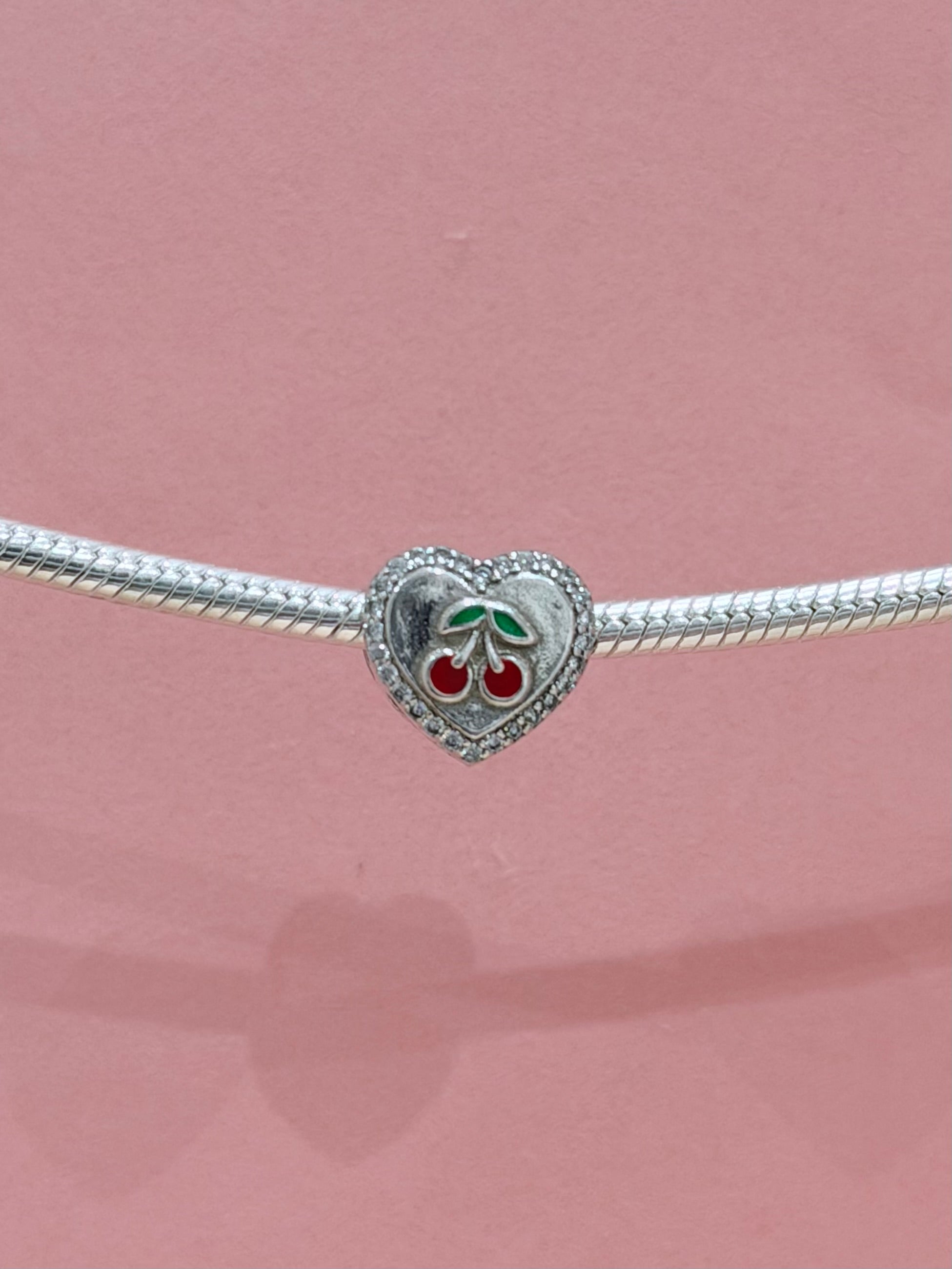 CORAZON CON CEREZAS