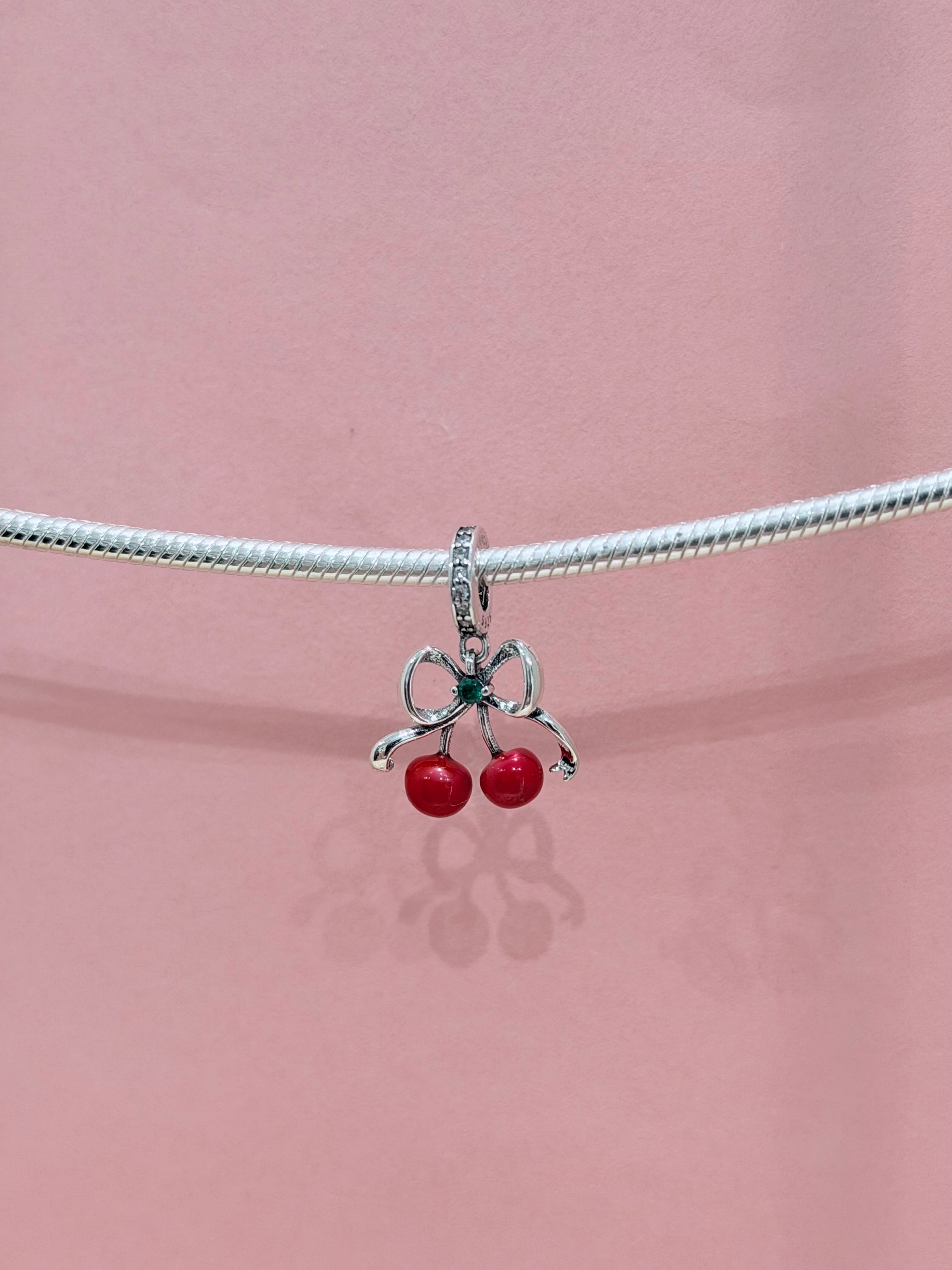 CEREZAS CON MOÑO