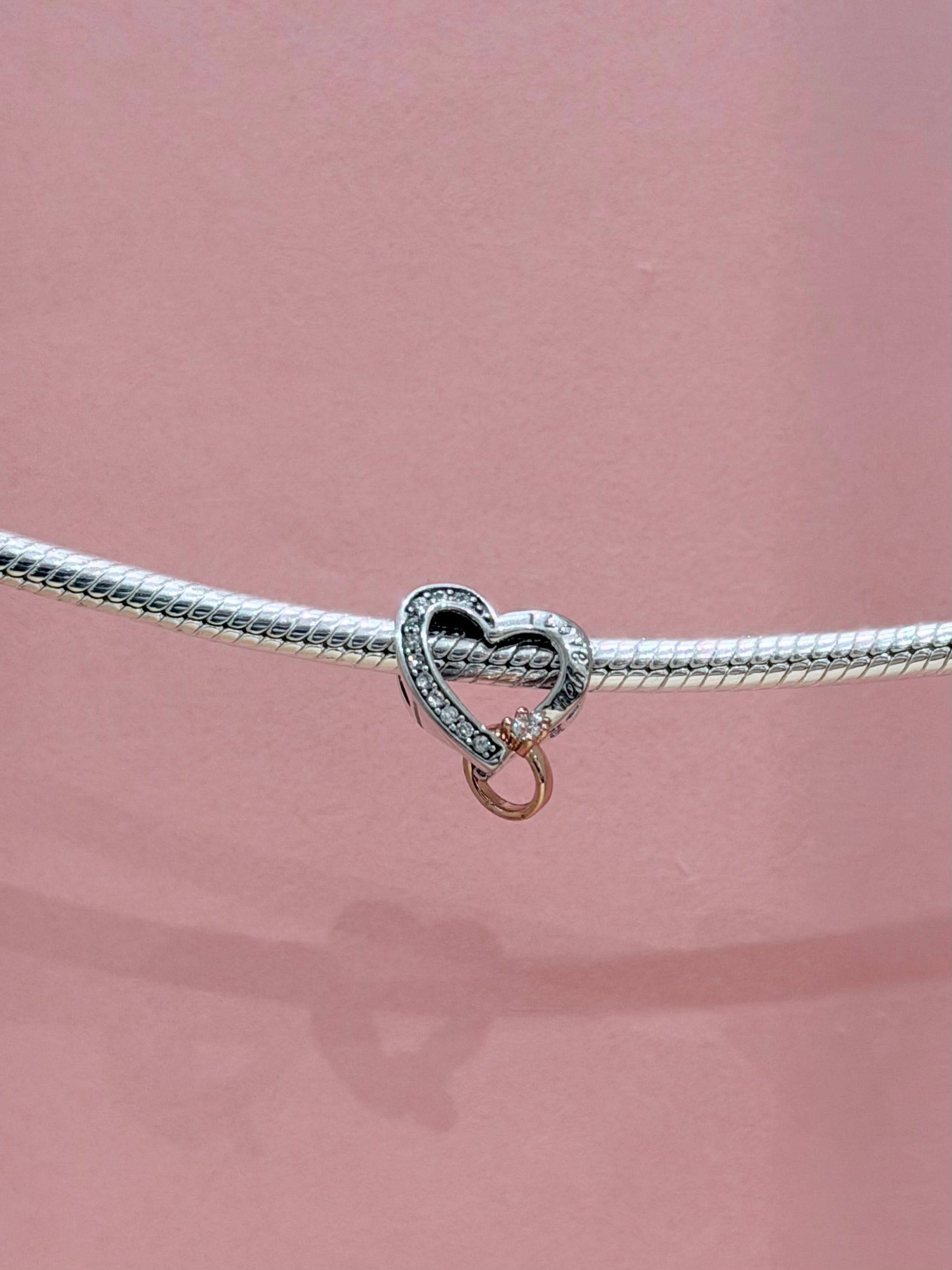 CORAZON CON ANILLO